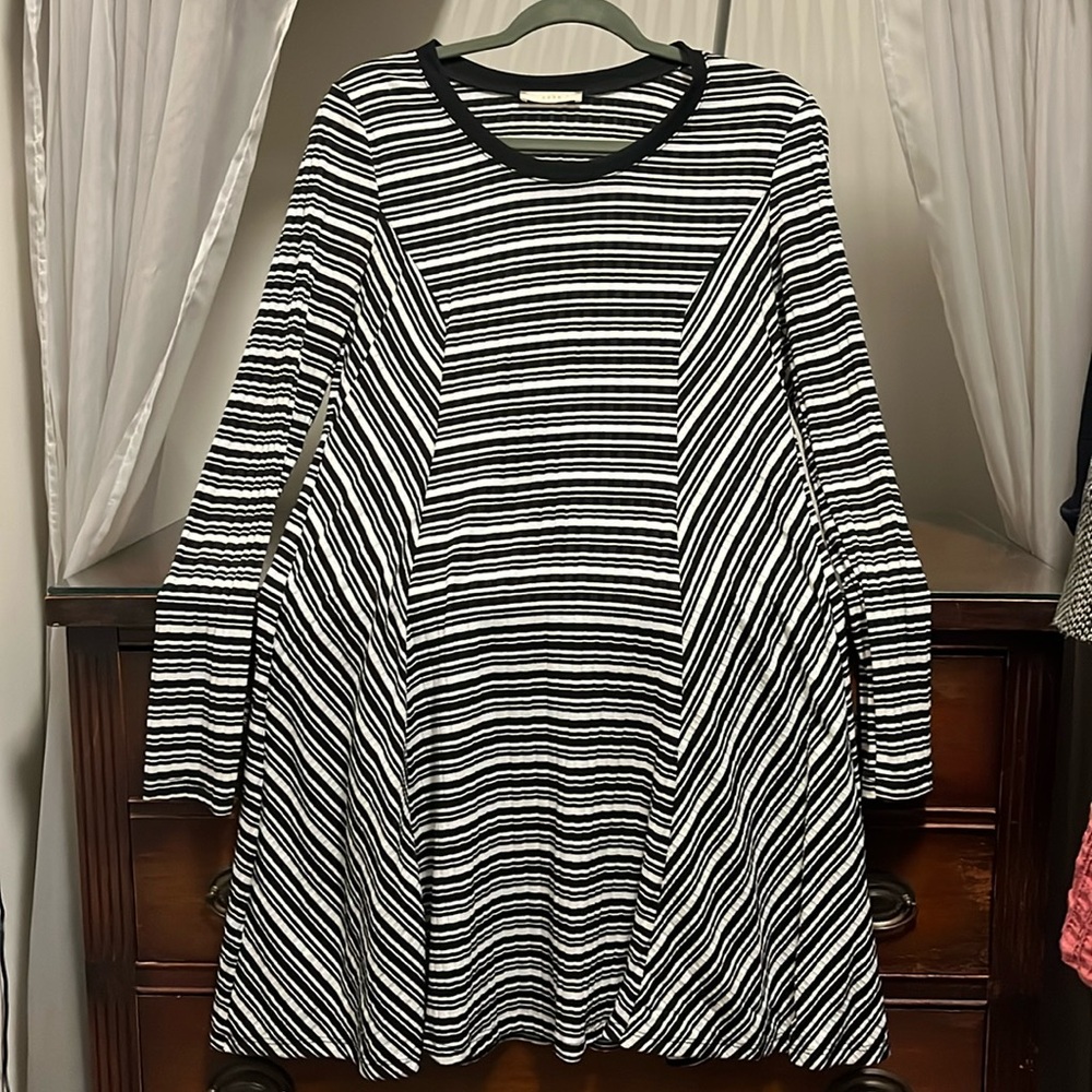 EUC Lush Women's Small Black and White Stripe Long Sleeve Dress